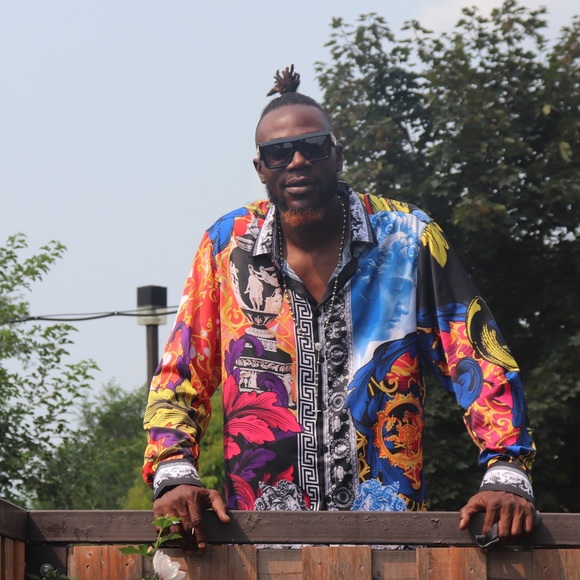 Selling this top I’ve only used for this photo shoot. I’m an artist. - Picture 1 of 1